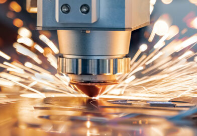 Unsere Experten vom Kreuztaler Laserwerk möchten dir zeigen, warum das so ist. Wir erklären dir, wie das Plasmaschneiden funktioniert.