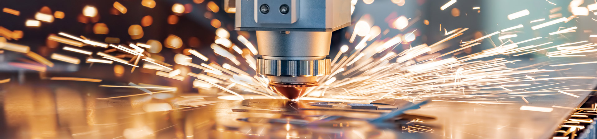 Unsere Experten vom Kreuztaler Laserwerk möchten dir zeigen, warum das so ist. Wir erklären dir, wie das Plasmaschneiden funktioniert.